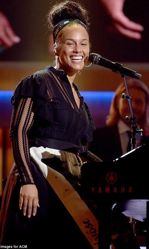 Alicia Keys in Sophie Theallet